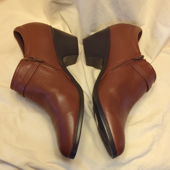 Womens Clarks Elegant Brown Heeled Shoes Size 9.5 - Picture 6 of 11